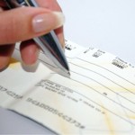 Exigir cheque caução poderá virar crime